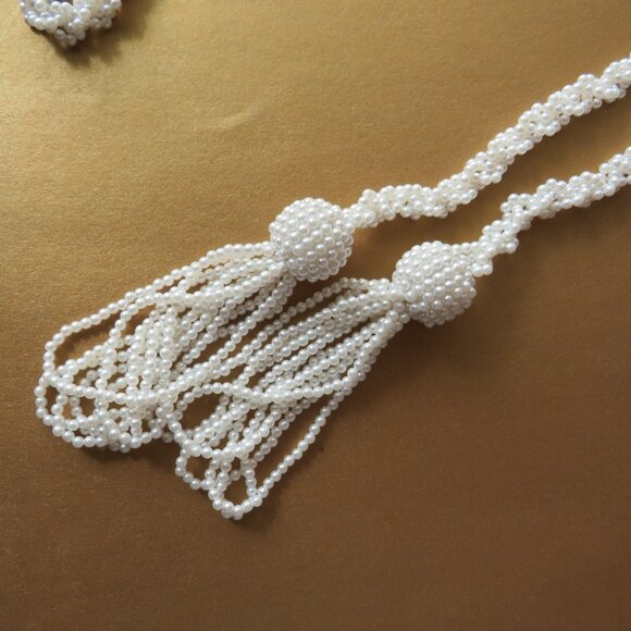 Vintage White Faux Pearl Braided Lariat Necklace with Tassel Drops - Picture 4 of 6